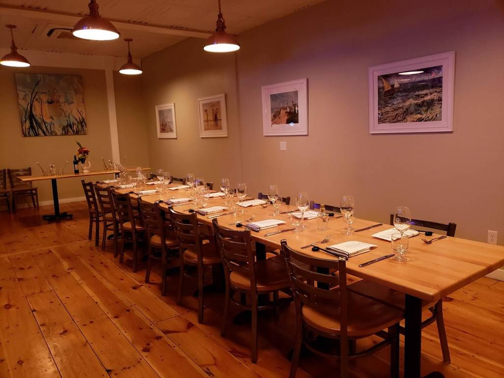 Mad Minnow Bar & Kitchen | restaurant | 554 Main St, Harwich Port, MA 02646, USA | 7742093977 OR +1 774-209-3977