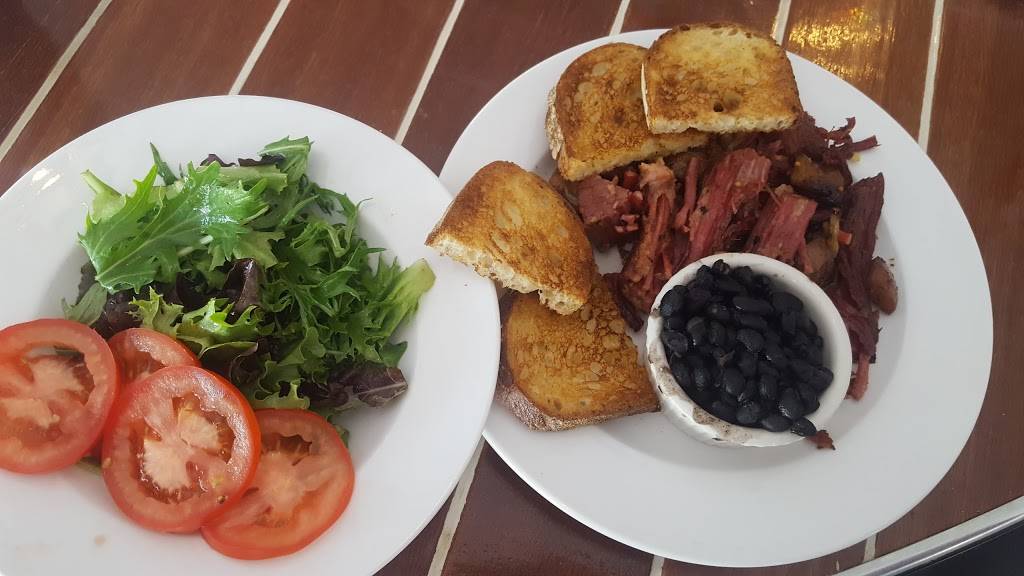 Lizs Cafe Anybodys Bar | restaurant | 31 Bradford St, Provincetown, MA 02657, USA | 5084139131 OR +1 508-413-9131