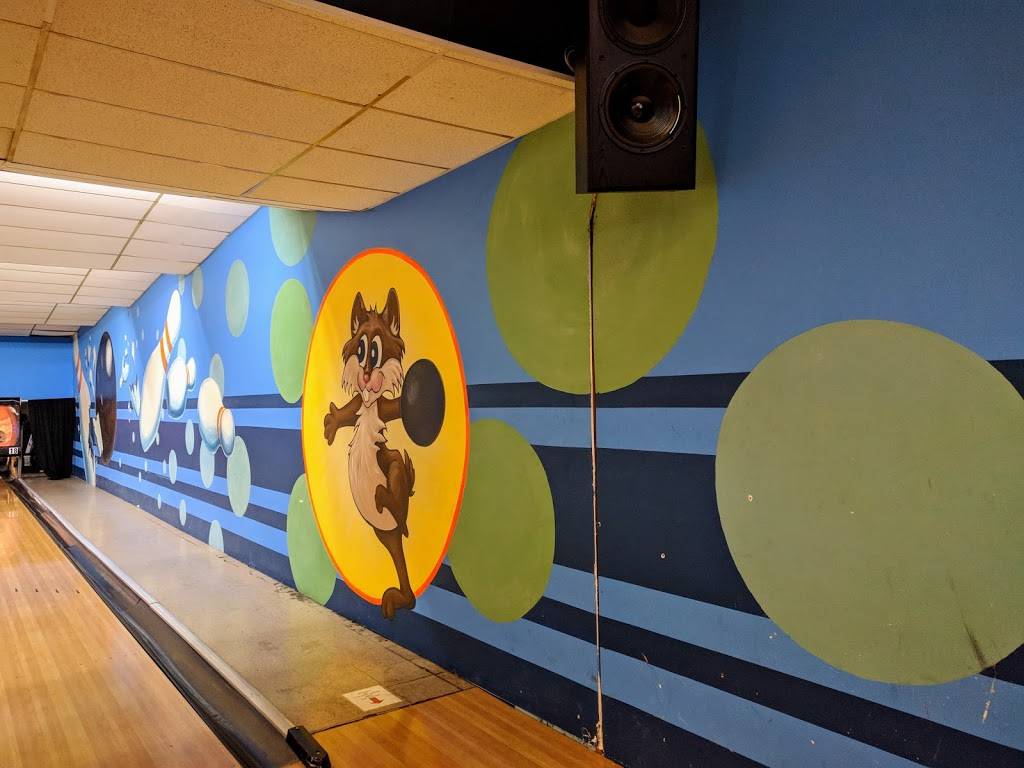 Chippers Lanes | restaurant | 100 Nickel St, Broomfield, CO 80020, USA | 3034669700 OR +1 303-466-9700