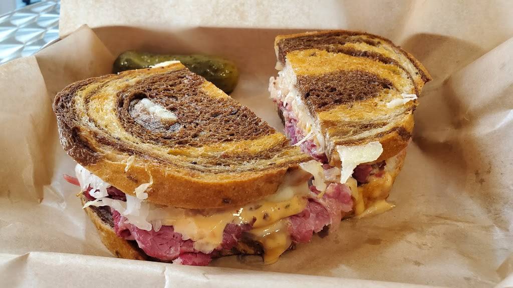 Rolling J’s Mobile Bistro & Sandwich Shop | restaurant | 804 Riverfront Pkwy Suite 126, Chattanooga, TN 37419, USA | 4238001282 OR +1 423-800-1282