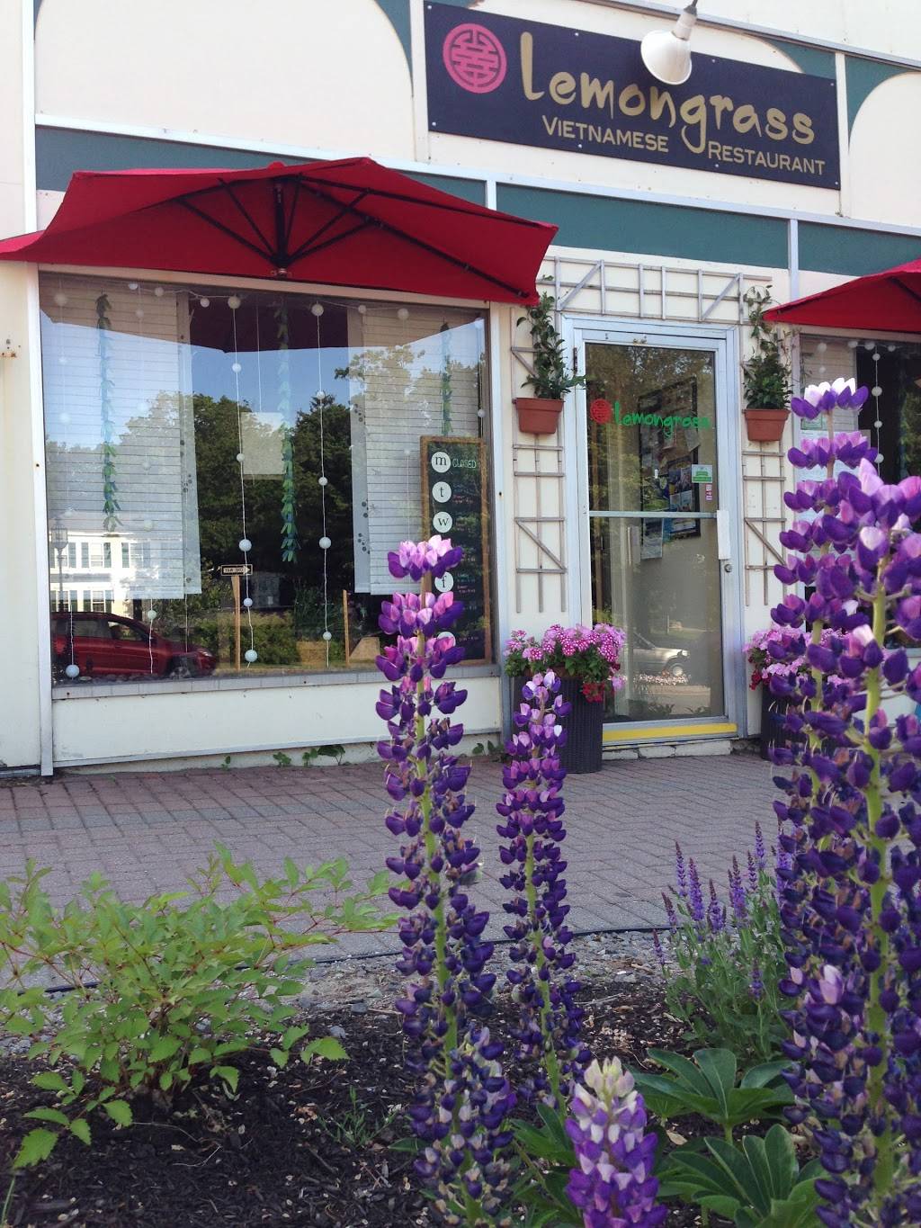 Lemongrass Vietnamese Restaurant | restaurant | 212 E Maine St, Brunswick, ME 04011, USA | 2077259008 OR +1 207-725-9008