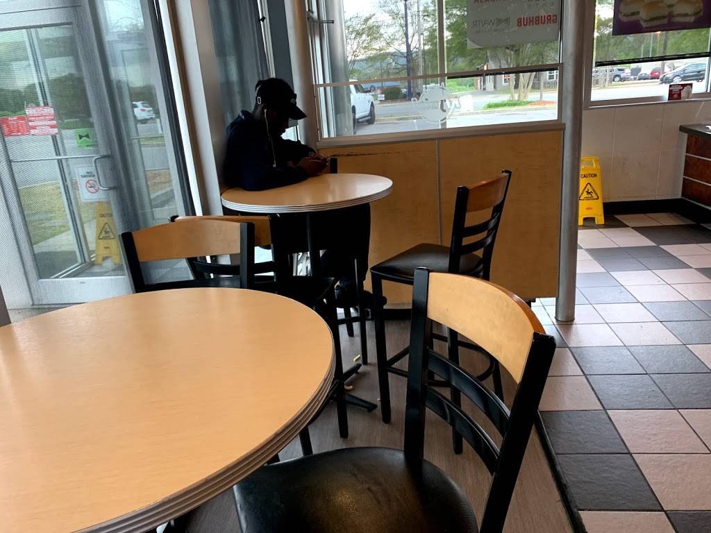 Krystal | meal takeaway | 3150 Broad St, Chattanooga, TN 37408, USA | 4236685421 OR +1 423-668-5421