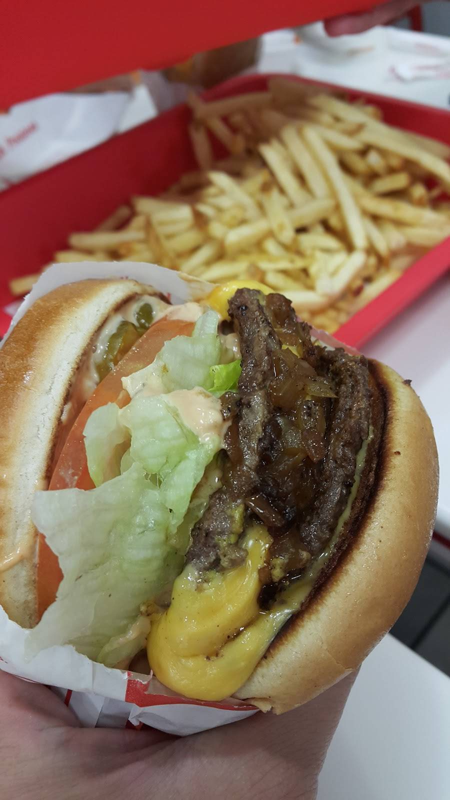 In-N-Out Burger | restaurant | 2625 W Kettleman Ln, Lodi, CA 95242, USA | 8007861000 OR +1 800-786-1000