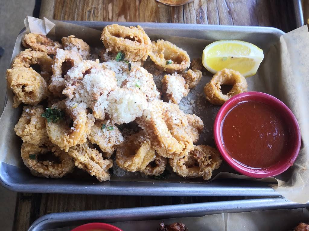 Vola’s Dockside Grill and Hi-Tide Lounge | restaurant | 101 N Union St, Alexandria, VA 22314, USA | 7039358890 OR +1 703-935-8890