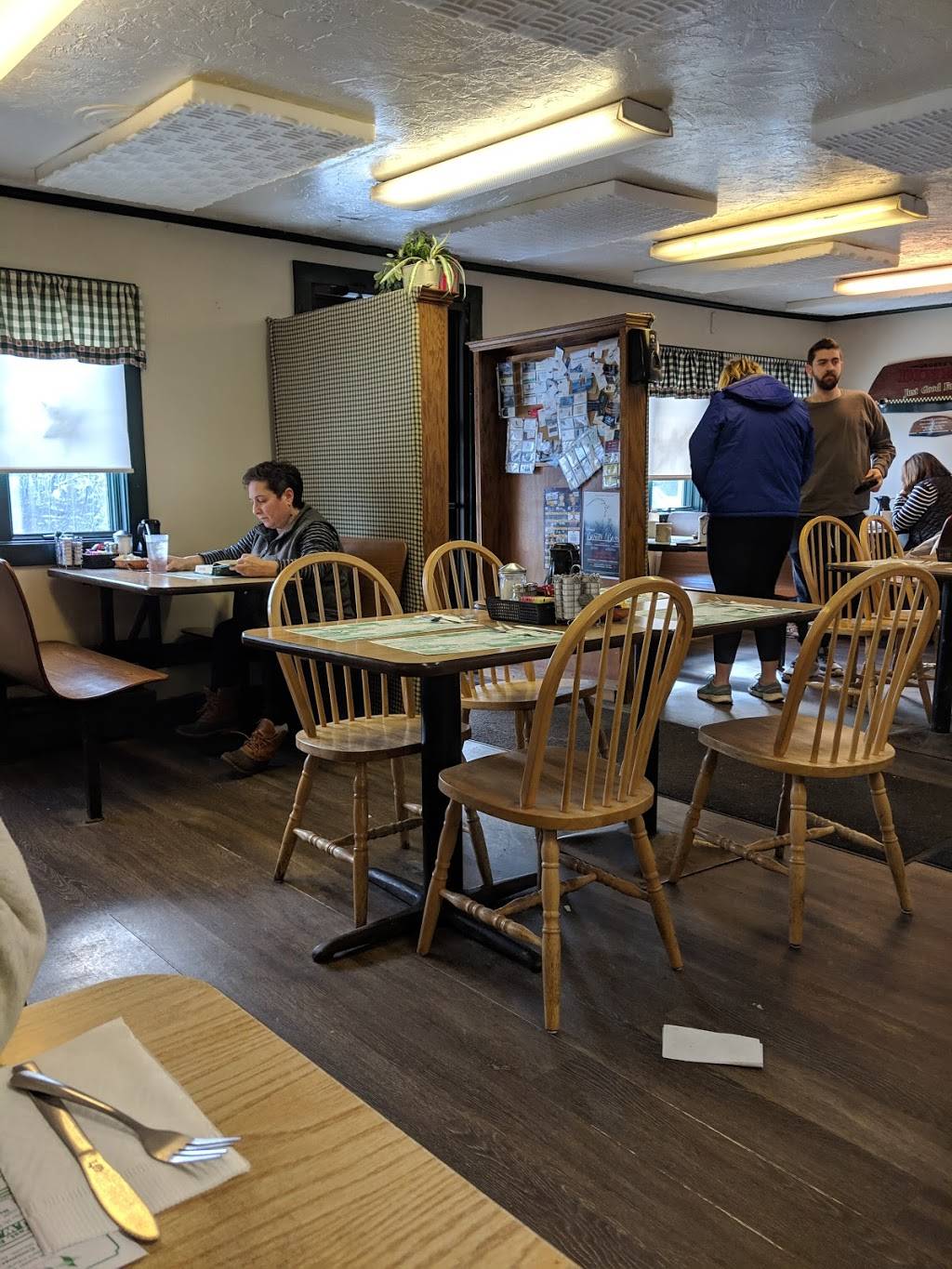 Georges Diner | restaurant | 10 Plymouth St, Meredith, NH 03253, USA | 6032798723 OR +1 603-279-8723