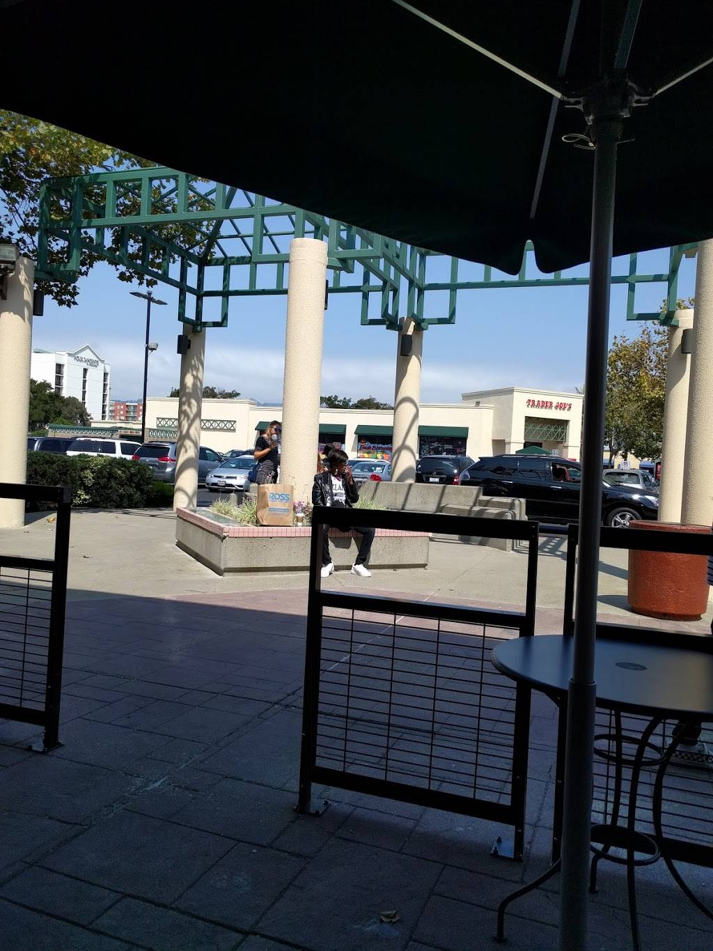 Starbucks | cafe | 5767 Christie Ave, Emeryville, CA 94608, USA | 5105949341 OR +1 510-594-9341