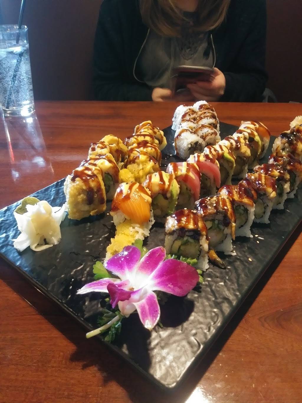 Aki sushi and Thai | restaurant | 250 N Canton Center Rd, Canton, MI 48187, USA | 7348440025 OR +1 734-844-0025