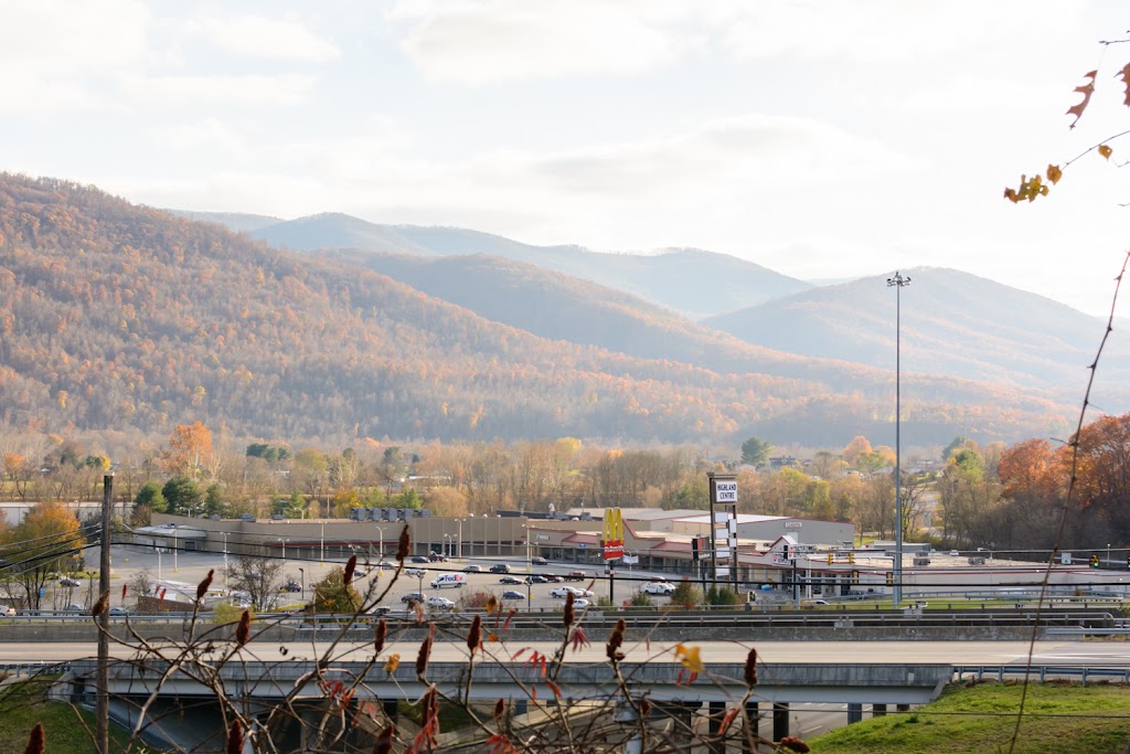 Magnuson Hotel - Mountain View | restaurant | 820 E Madison St, Covington, VA 24426, USA | 5409624951 OR +1 540-962-4951