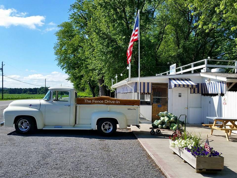 The Fence | restaurant | 1605 PA-405, Milton, PA 17847, USA | 5705242865 OR +1 570-524-2865