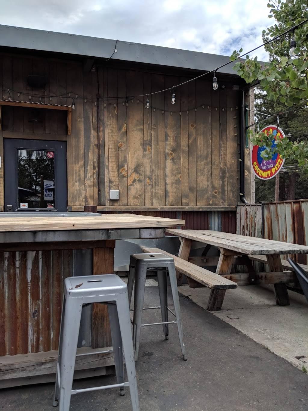 Blue Dog Gourmet Pizza | meal delivery | 2556 Lake Tahoe Blvd, South Lake Tahoe, CA 96150, USA | 5305410123 OR +1 530-541-0123