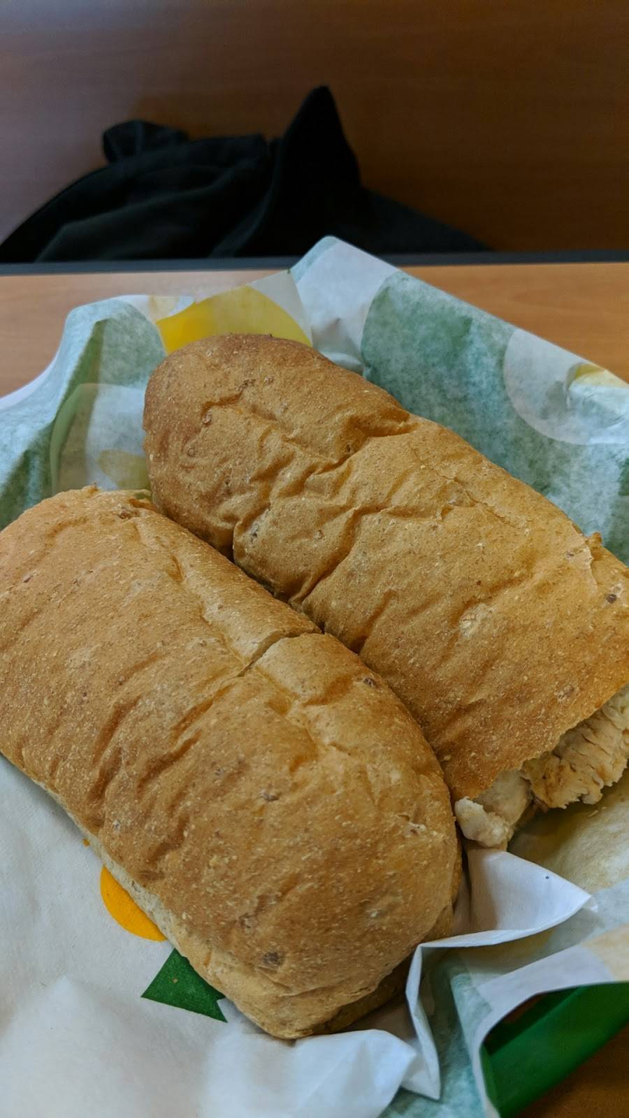 Subway | restaurant | 341 Boulevard du Séminaire N, Saint-Jean-sur-Richelieu, QC J3B 8C5, Canada | 4503488811 OR +1 450-348-8811