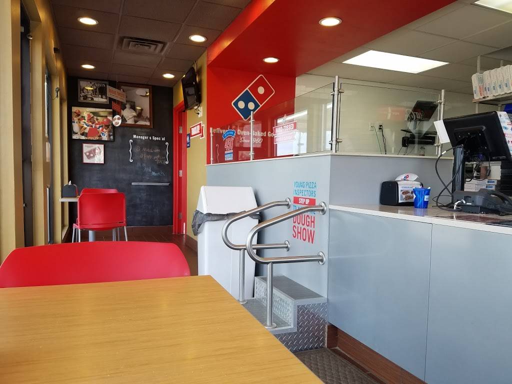 Dominos Pizza | meal delivery | 1850 Dickinson Rd, De Pere, WI 54115, USA | 9203374850 OR +1 920-337-4850