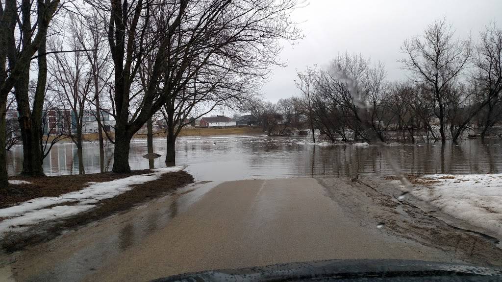 Charlies Place | restaurant | 213 Jefferson St, Hanover, IL 61041, USA | 8155913501 OR +1 815-591-3501