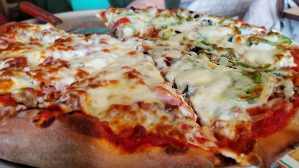 Geraces Pizzeria | restaurant | Waterford Mills Plaza, 65529 Indiana 15, Goshen, IN 46526, USA | 5745350011 OR +1 574-535-0011