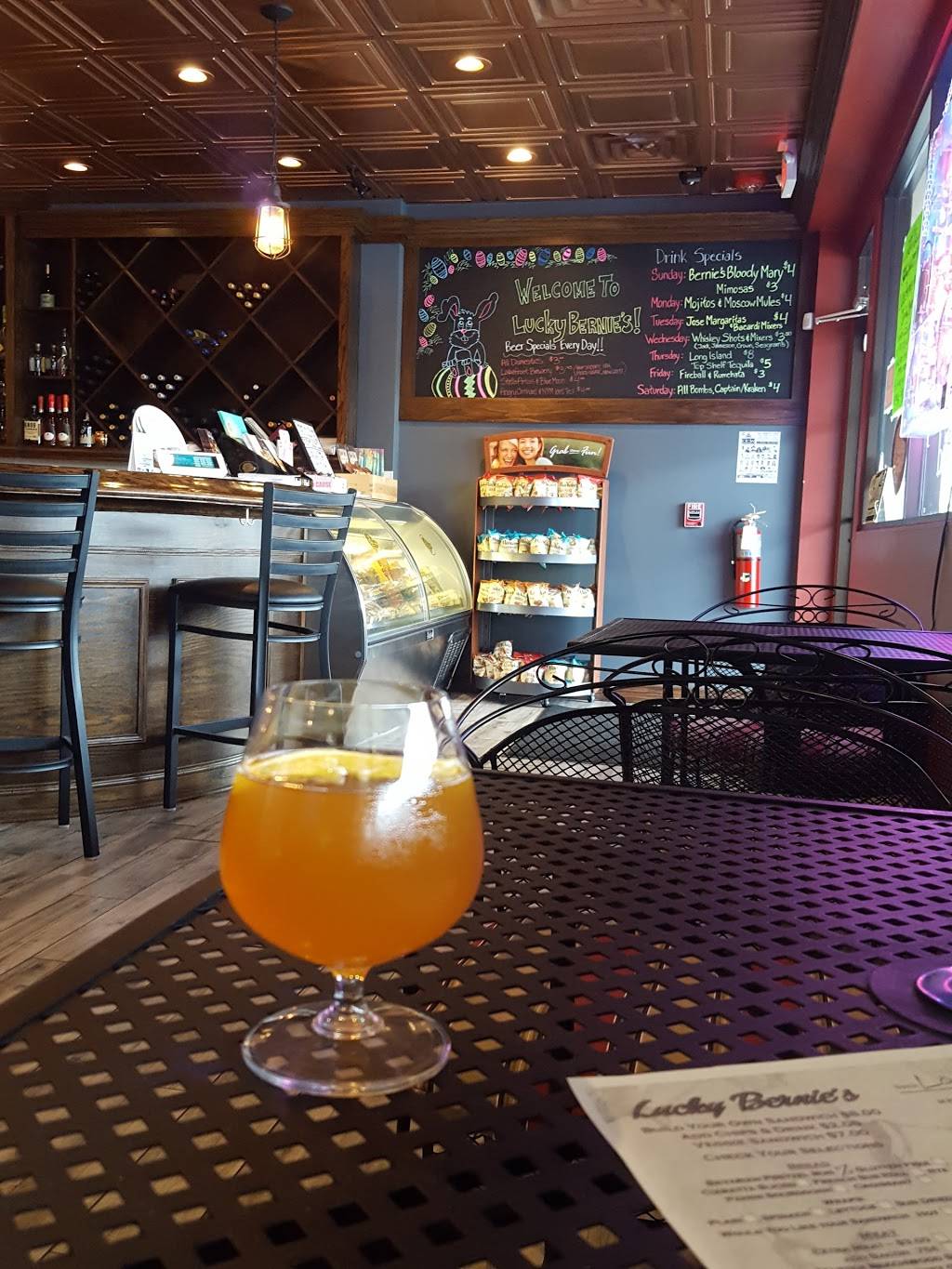 Lucky Bernie’s | restaurant | 2450 US-12, Spring Grove, IL 60081, USA | 8155813217 OR +1 815-581-3217