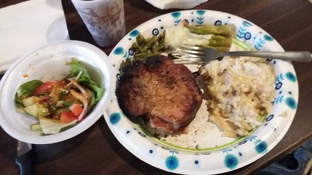 Beach Pub | restaurant | 1022 W Front St, Buffalo, IA 52728, USA | 5633812552 OR +1 563-381-2552