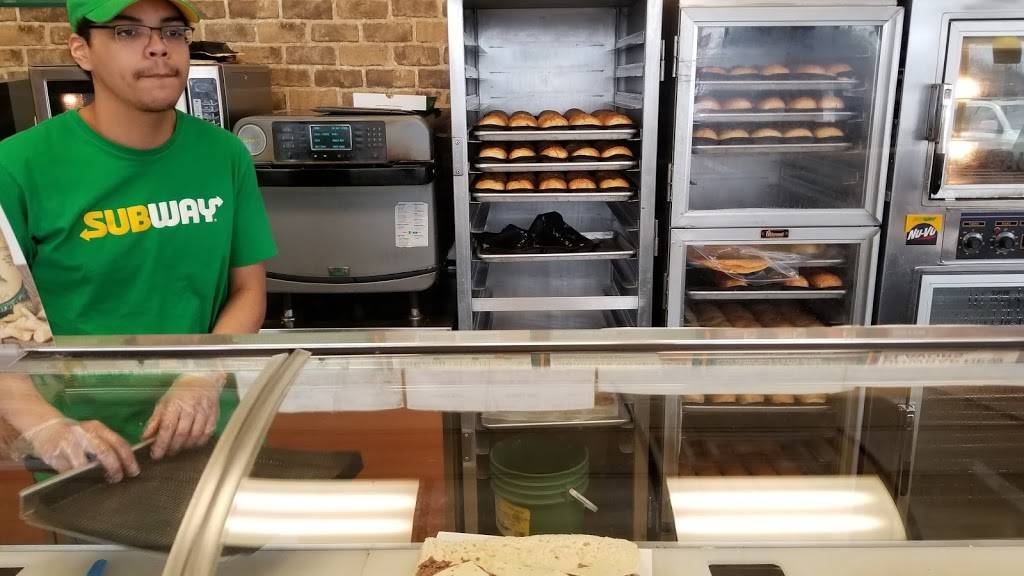 Subway | restaurant | 3706 30th Ave, Kenosha, WI 53144, USA | 2626521717 OR +1 262-652-1717