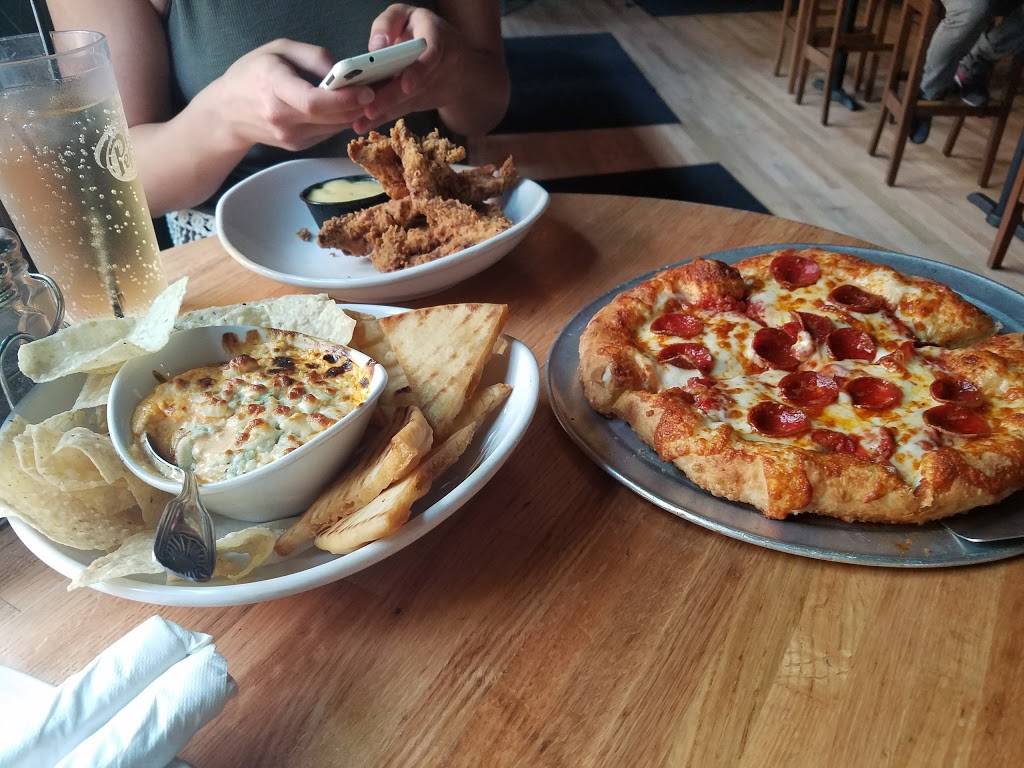 Marios East Side Saloon | restaurant | 5442 Walnut St, Pittsburgh, PA 15232, USA | 4126813713 OR +1 412-681-3713