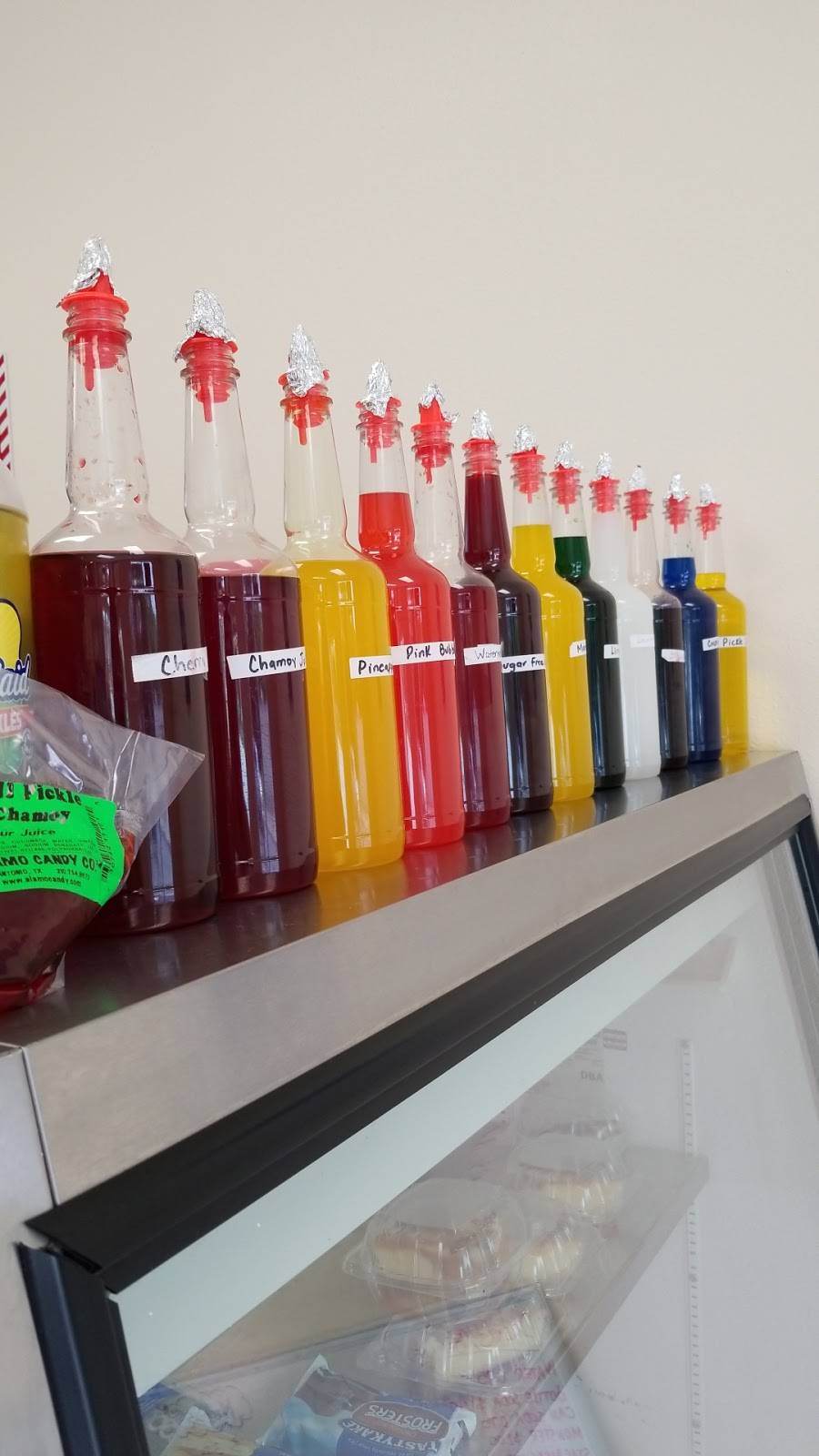 La Esquinita Snacks & More | meal takeaway | 5708 S New Braunfels Ave, San Antonio, TX 78223, USA | 2103753035 OR +1 210-375-3035