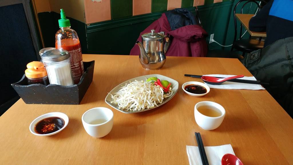 Restaurant Phnom Penh | restaurant | 7153 Chemin de la Côte-des-Neiges, Montréal, QC H3R 2M2, Canada | 5147398214 OR +1 514-739-8214