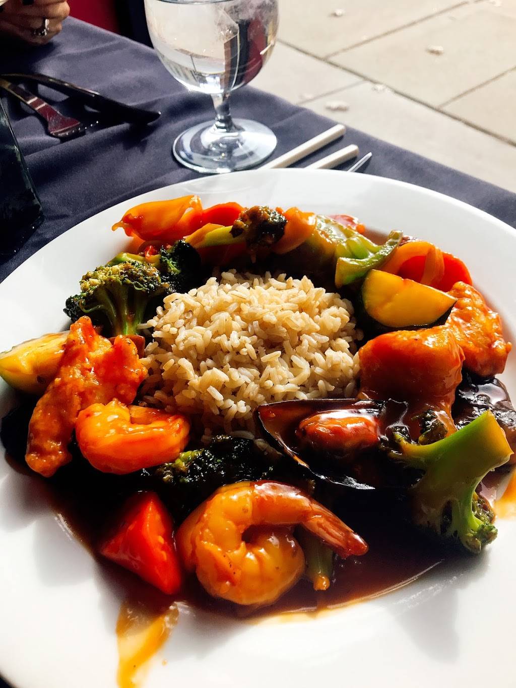 Suzie Wongs on Madison | restaurant | 1544 Madison Rd, Cincinnati, OH 45206, USA | 5137513333 OR +1 513-751-3333