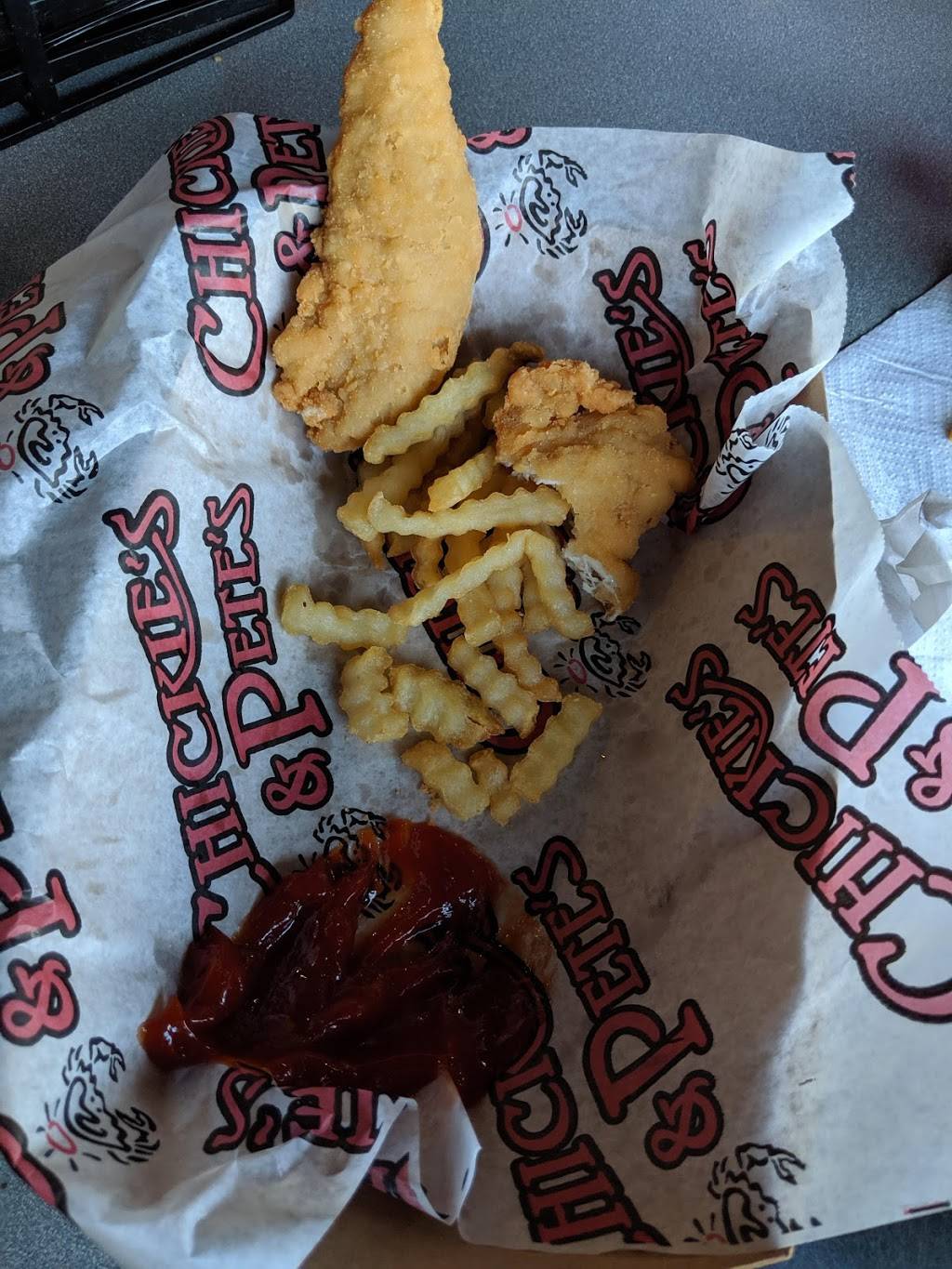 Chickies and Petes | restaurant | 4545 Worlds of Fun Ave, Kansas City, MO 64161, USA | 8164544545 OR +1 816-454-4545