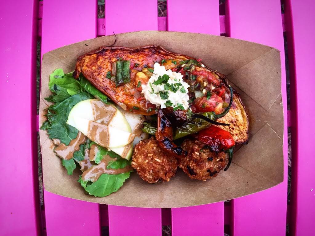 Pink FlaminGo To Go | restaurant | 17740 Woodward Ave, Detroit, MI 48203, USA | 3138261454 OR +1 313-826-1454