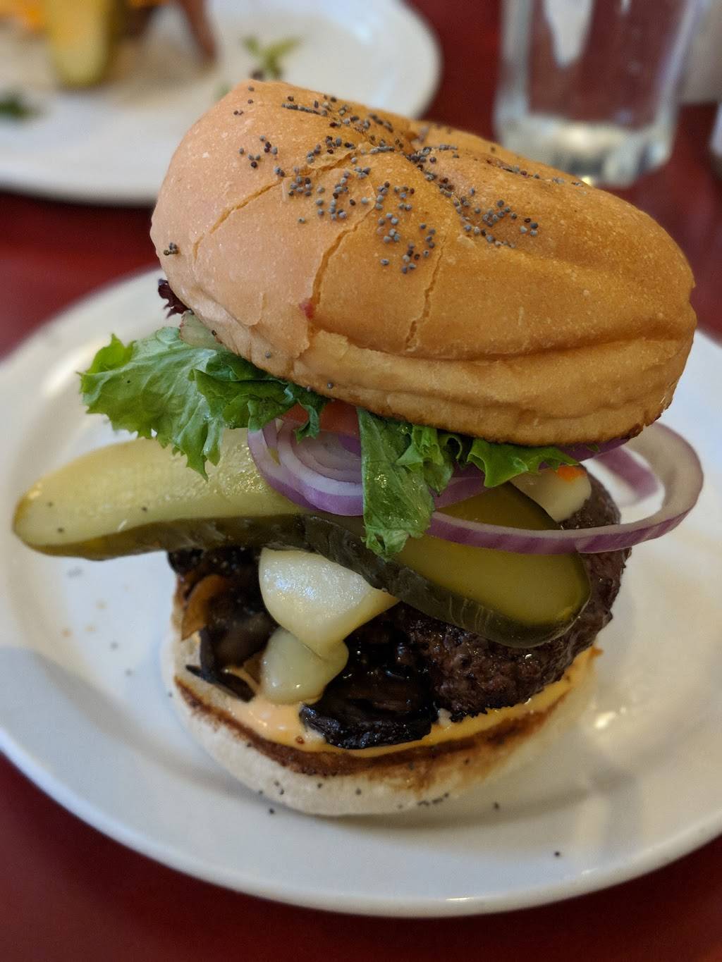 Burger de Ville | restaurant | 59 Avenue Westminster N, Montréal-Ouest, QC H4X 1Y8, Canada | 5145649902 OR +1 514-564-9902