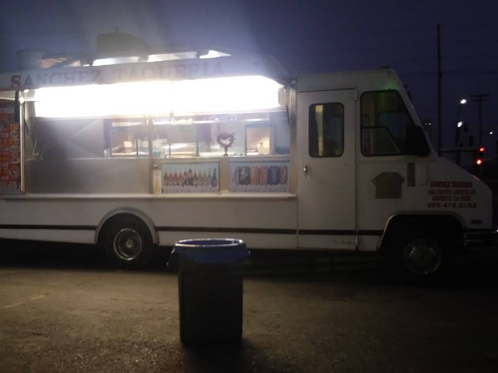 Sánchez Taqueria | restaurant | 600 S Golden State Blvd, Turlock, CA 95380, USA | 2094162182 OR +1 209-416-2182