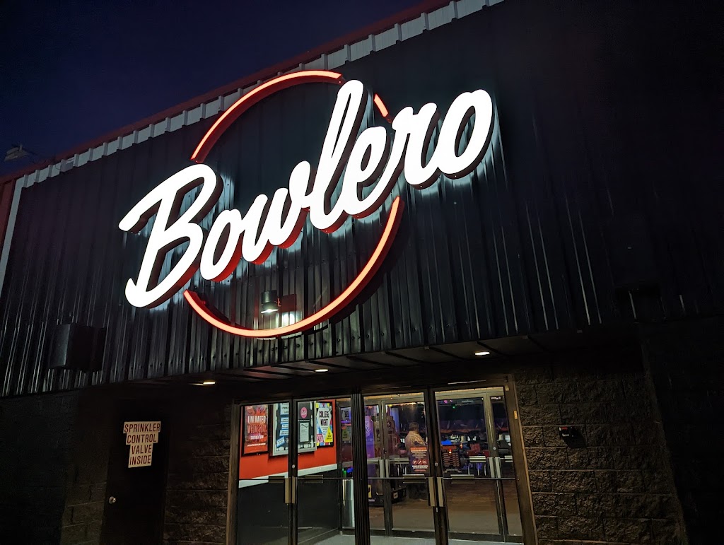 Bowlero Lynnhaven | restaurant | 2601 Lishelle Pl, Virginia Beach, VA 23452, USA | 7574681000 OR +1 757-468-1000