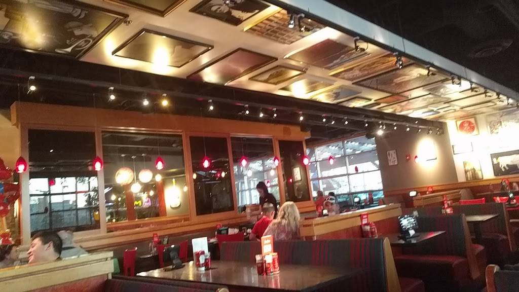 Red Robin Gourmet Burgers and Brews | restaurant | 15610 Whittier Blvd, Whittier, CA 90603, USA | 5629438505 OR +1 562-943-8505