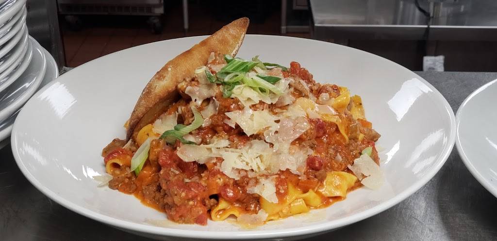 Green Pond Yacht Club | restaurant | 366 Menauhant Rd, East Falmouth, MA 02536, USA | 5085405497 OR +1 508-540-5497