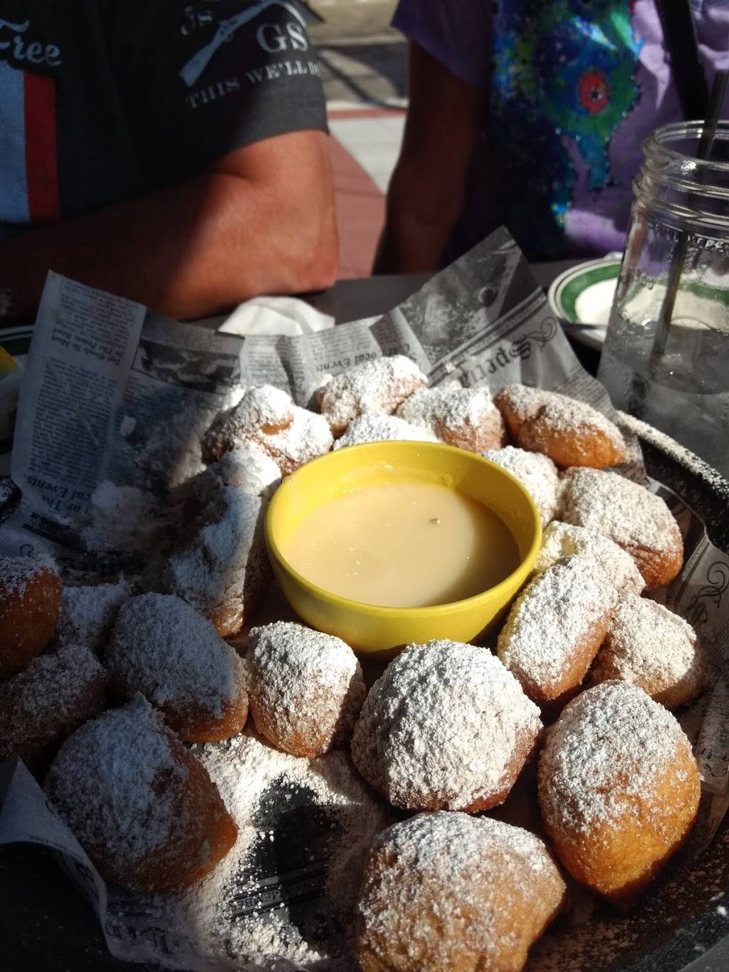 Buster Tubbs | restaurant | 110 N New Hampshire Ave, Tavares, FL 32778, USA | 3527427676 OR +1 352-742-7676