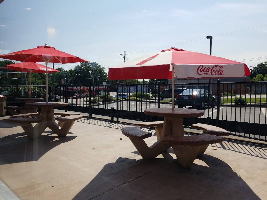 McDonalds | cafe | 908 N Montello St, Brockton, MA 02301, USA | 5085889920 OR +1 508-588-9920