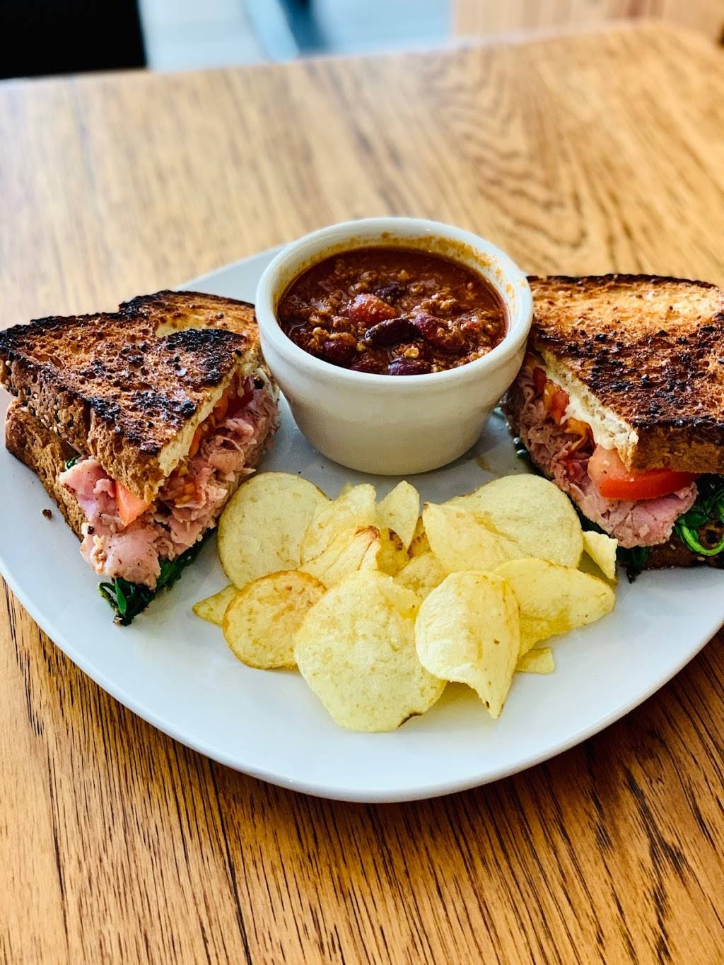 The Apron Restaurant & Spirits | restaurant | 3608 Wildwood Ave, Jackson, MI 49202, USA | 5177833616 OR +1 517-783-3616