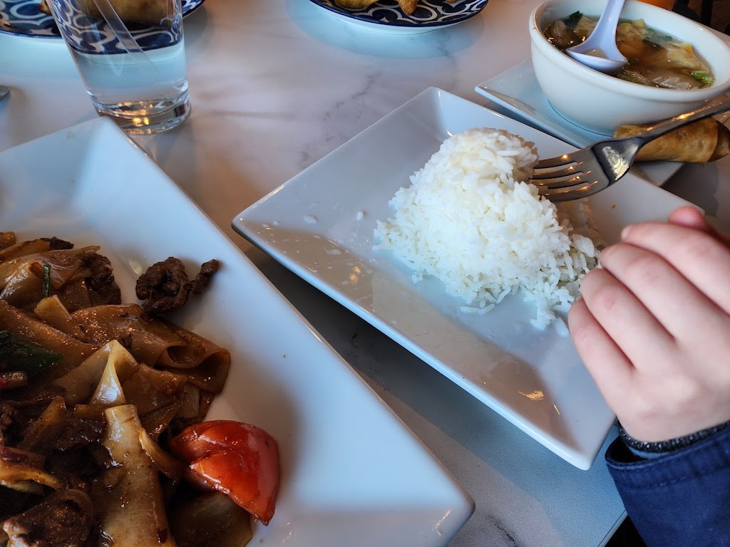 Bangkok Street Lake Ridge | restaurant | 12527 Dillingham Square, Woodbridge, VA 22192, USA | 7039394419 OR +1 703-939-4419