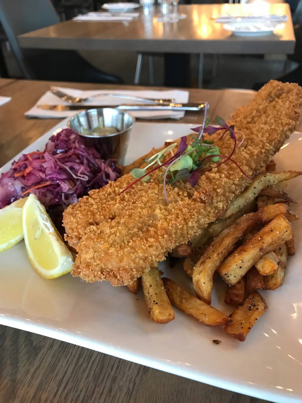 Le Greg Bistro & Bar | restaurant | 325 Avenue de Venise O, Venise-en-Québec, QC J0J 2K0, Canada | 4503901538 OR +1 450-390-1538