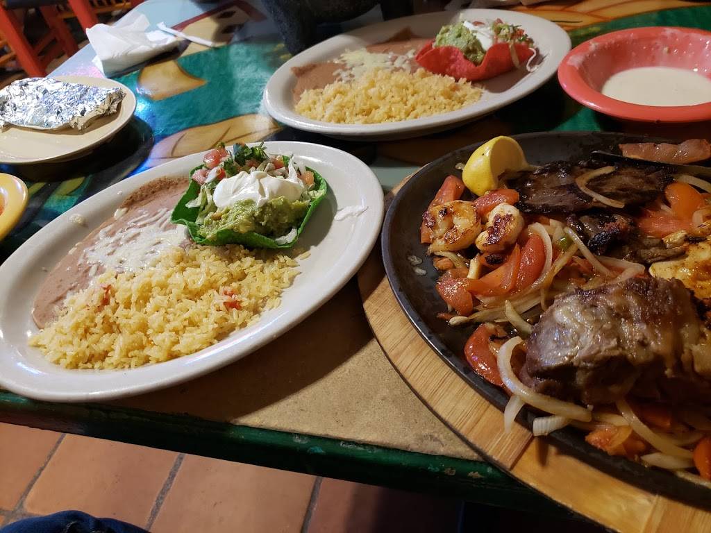 La Fiesta Mexican Restaurant | restaurant | 2217 Fayetteville Rd, Van Buren, AR 72956, USA | 4794715558 OR +1 479-471-5558