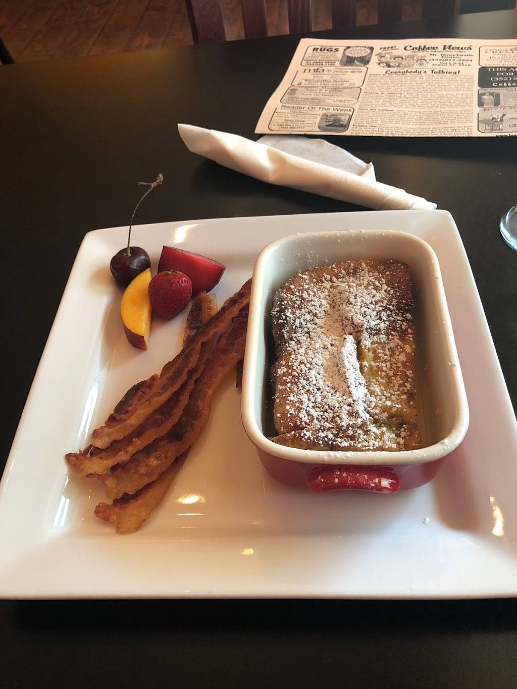 Codys On 4th | restaurant | 111 E 4th Ave, Mt Dora, FL 32757, USA | 3527358426 OR +1 352-735-8426