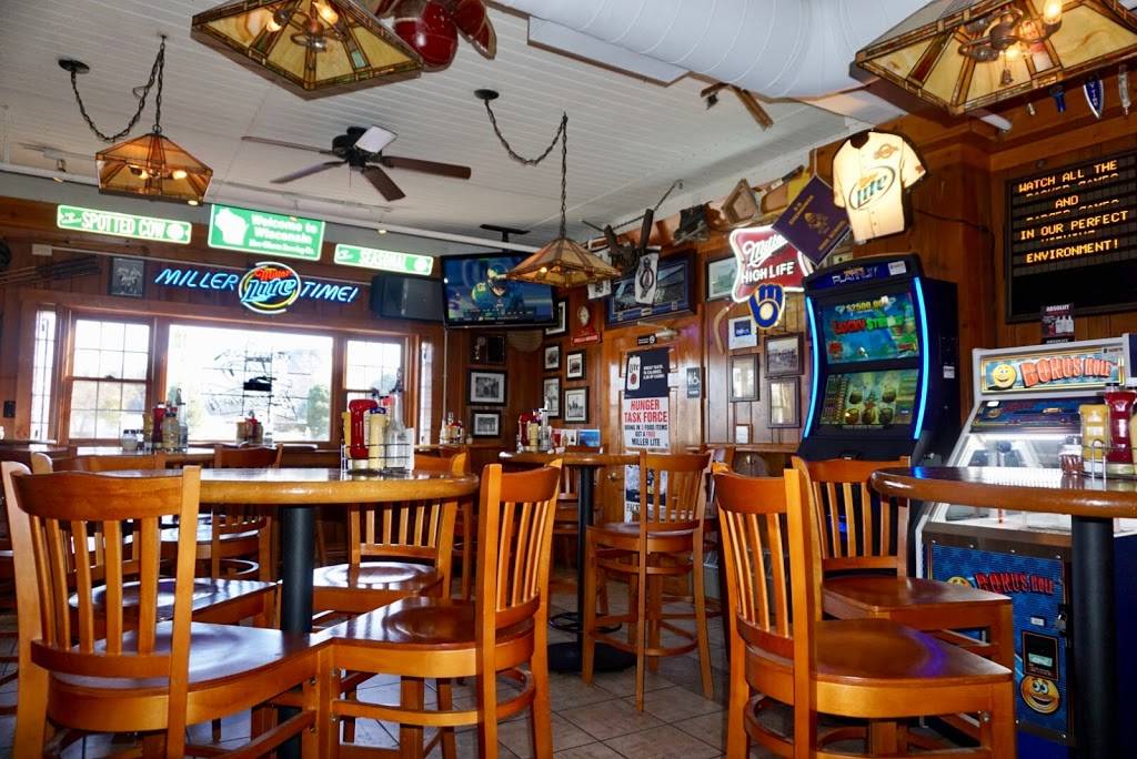 Varsity Club | restaurant | 12400 W Beloit Rd, New Berlin, WI 53151, USA | 2627976400 OR +1 262-797-6400