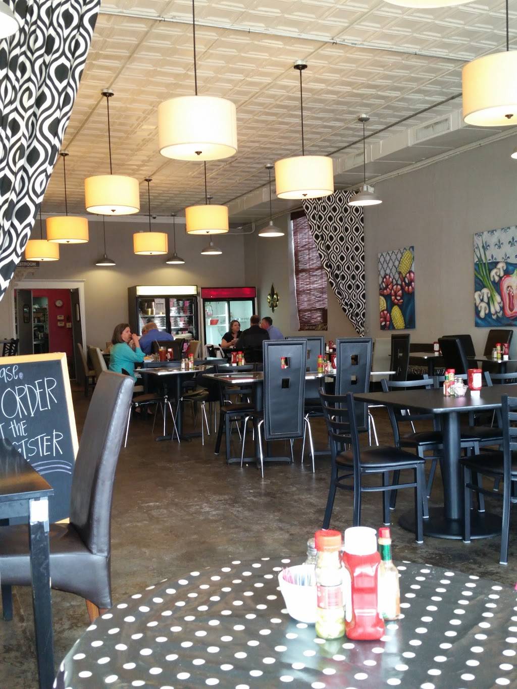 Tallahatchie Gourmet | restaurant | 119 W Main St, New Albany, MS 38652, USA | 6625343250 OR +1 662-534-3250