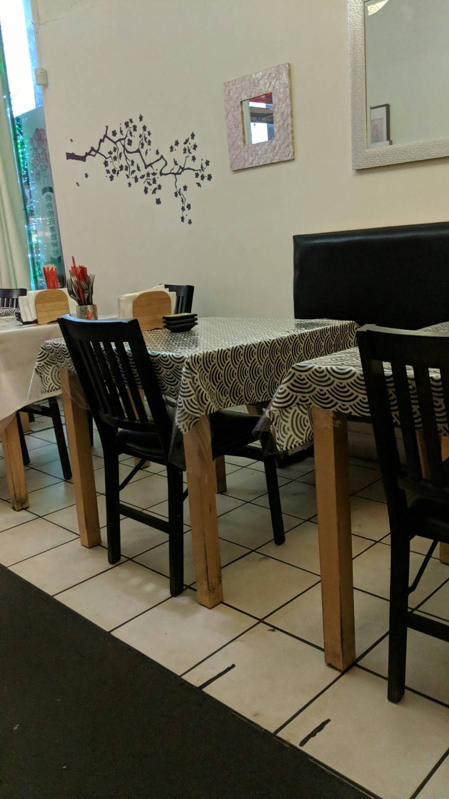 Sushi Fleury | meal delivery | 2343 Rue Fleury E, Montréal, QC H2B 1K8, Canada | 5143827953 OR +1 514-382-7953