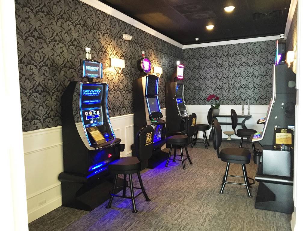 Avas Place | restaurant | 299 Barrington Rd, Streamwood, IL 60107, USA | 6302374570 OR +1 630-237-4570