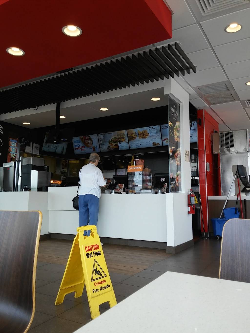 McDonalds | cafe | 350 Burnett Rd, Chicopee, MA 01020, USA | 4135920646 OR +1 413-592-0646