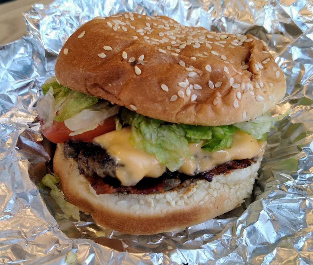 Five Guys | meal takeaway | 3315 W Touhy Ave, Lincolnwood, IL 60712, USA | 8476740074 OR +1 847-674-0074