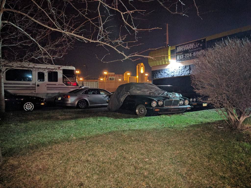 Arbys | meal takeaway | 3000 Snelling Ave, Minneapolis, MN 55406, USA | 6127248612 OR +1 612-724-8612