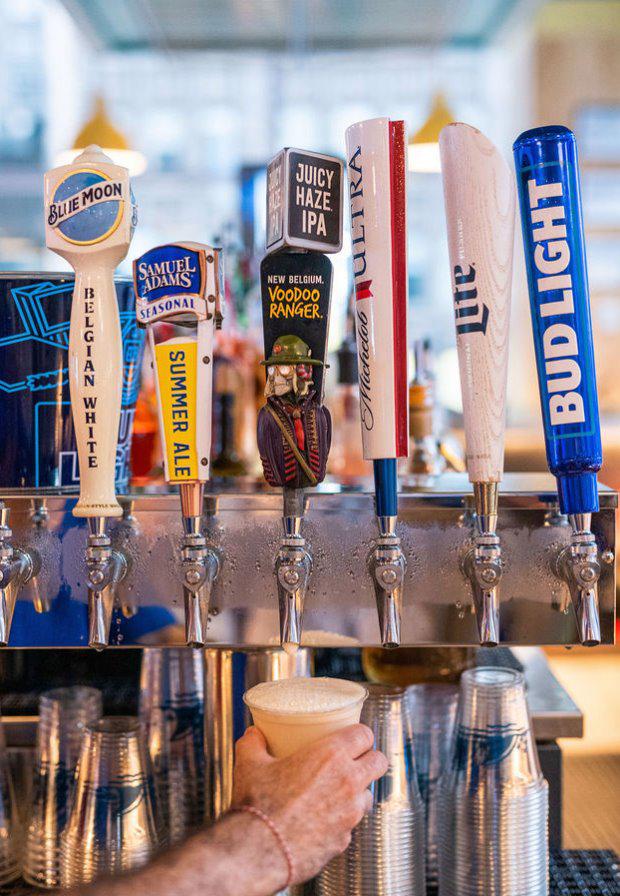 License to Chill Bar - Times Square | restaurant | 560 7th Ave 7th Floor, New York, NY 10018, USA | 3322424825 OR +1 332-242-4825