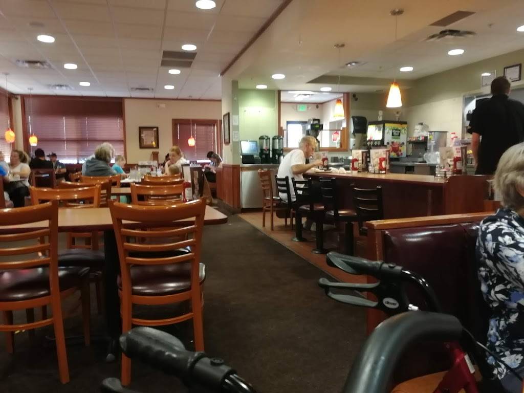 Dennys | restaurant | 18989 Bear Valley Rd, Apple Valley, CA 92308, USA | 7609617400 OR +1 760-961-7400
