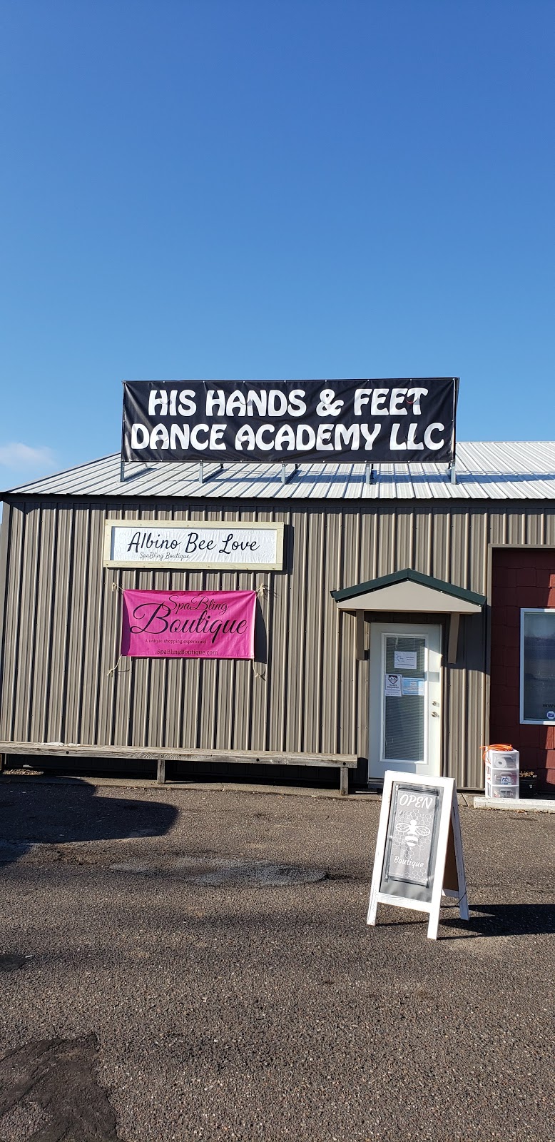 Albino Bee Love | cafe | 1000 5th St SE, Milaca, MN 56353, USA | 3209835556 OR +1 320-983-5556