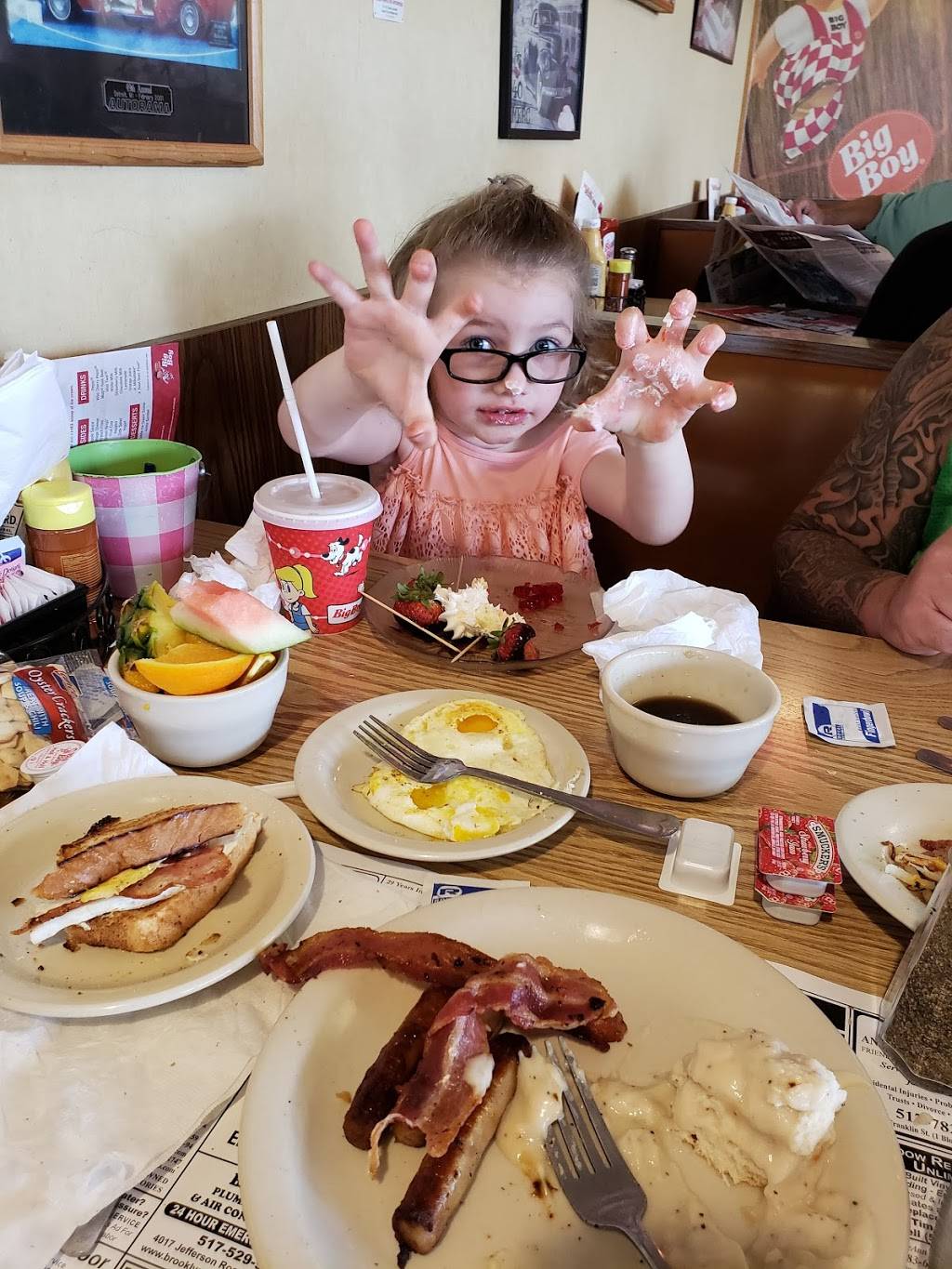 Big Boy | restaurant | 329 S Main St, Brooklyn, MI 49230, USA | 5175923212 OR +1 517-592-3212